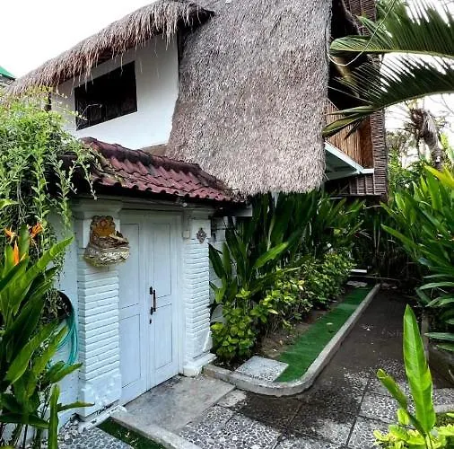 Tiga Pantai Villa *