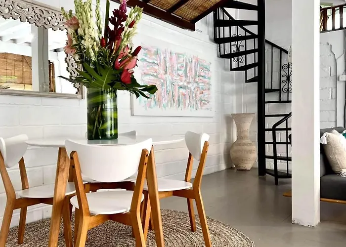Villa Tiga Pantai Legian (Bali)