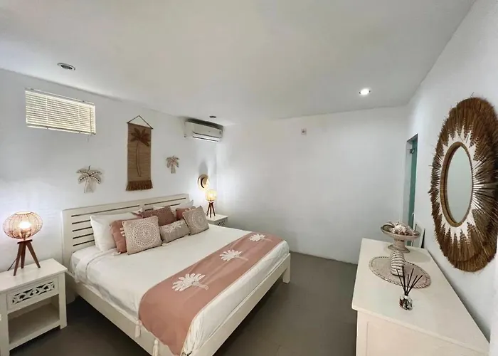 Villa Tiga Pantai Legian (Bali)