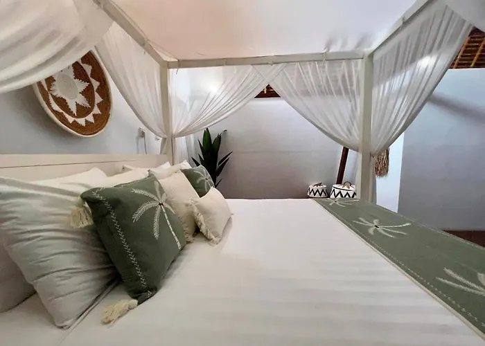 Villa Tiga Pantai Legian (Bali)